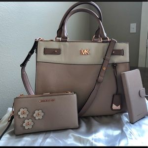 SOLD.....MICHAEL KORS LARGE ROSE/GOLD SATCHEL